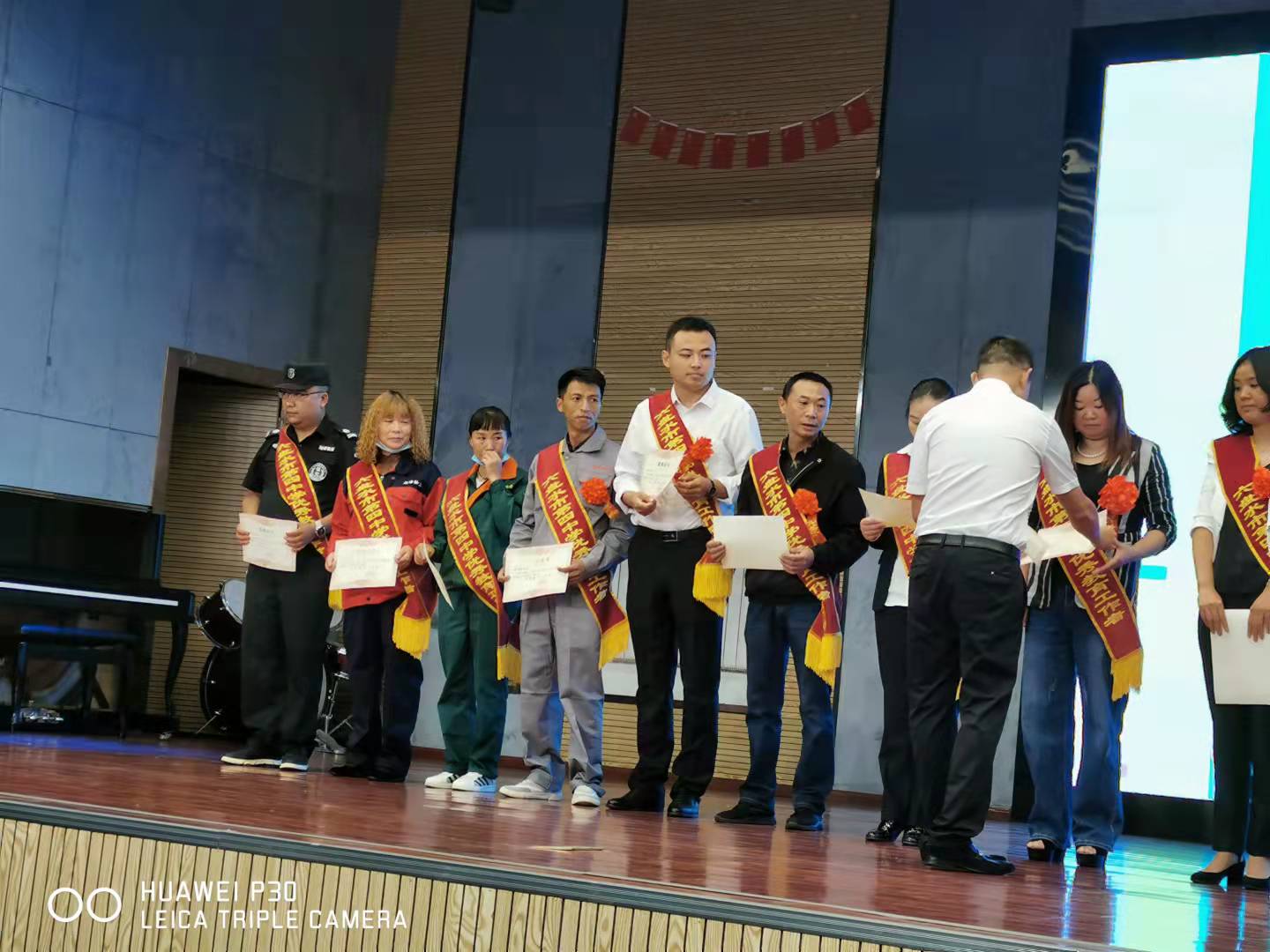 9月10日王静、马异南参加高中城教师节活动